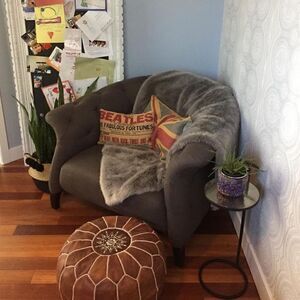 Knitted pot plant cover and pot